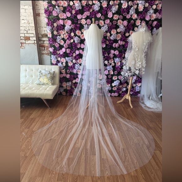 New Elegant White Tulle Veil